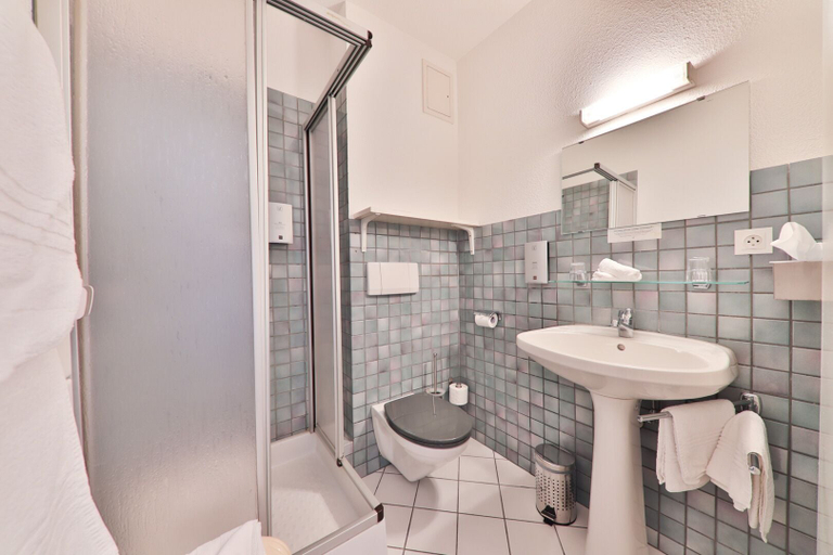 Bathroom 4, Hotel Deybach, Haut-Rhin