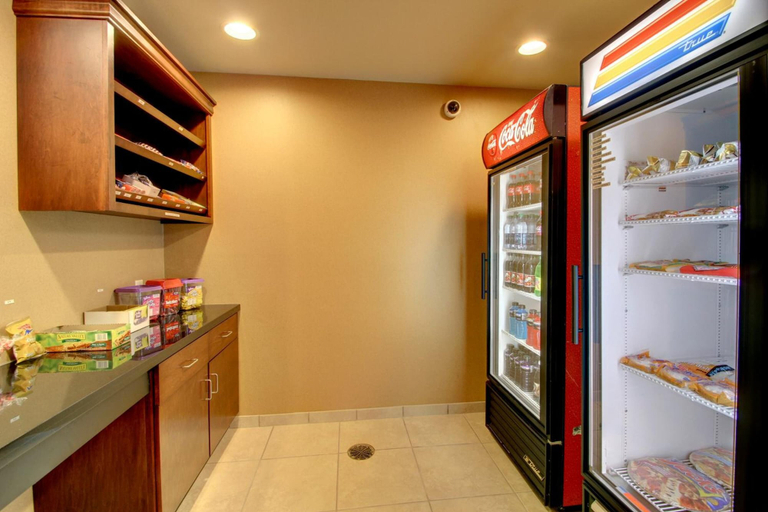 Food & Drinks 5, Stanton Inn & Suites, Martin