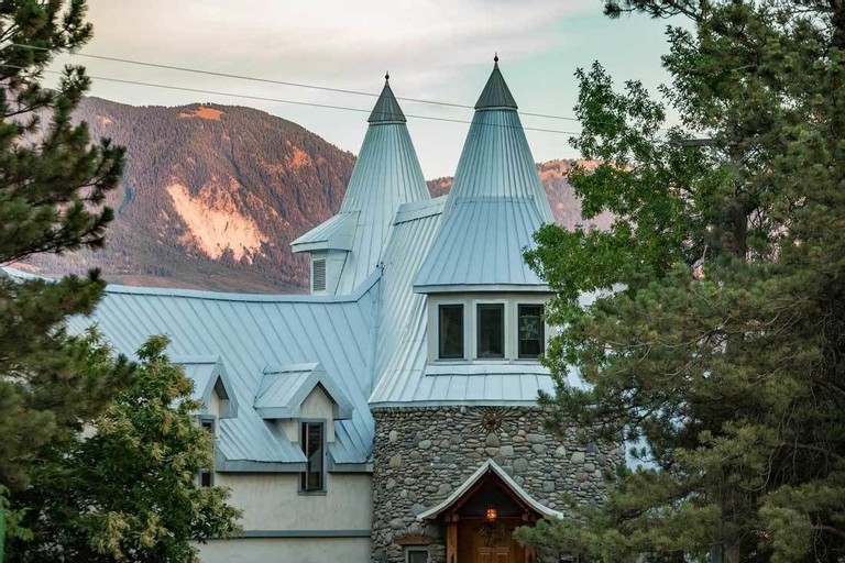 Exterior & Views 1, Wisehart Springs Inn, Delta