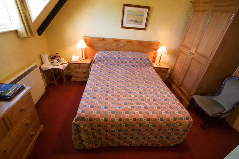 Bedroom 2, Lifeboat Inn, Cambridgeshire