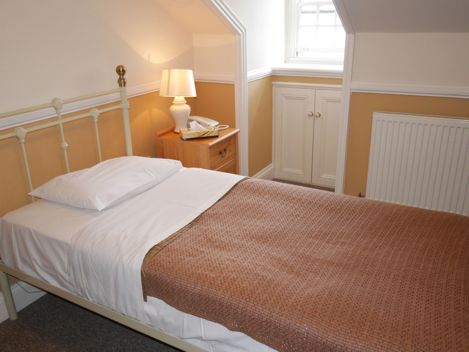 Bedroom 2, Elme Hall Hotel - FREE Parking - Ideal for contractors - Shared Kitchen, Cambridgeshire