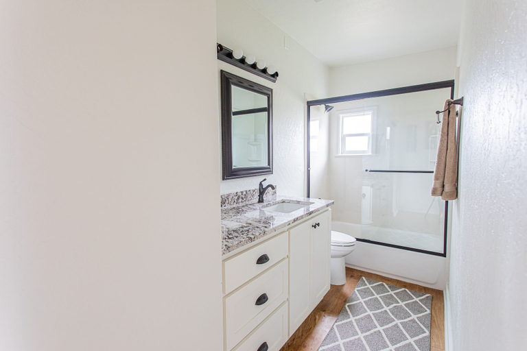 Bathroom 4, Hummingbird Estate Wine & Suites, Jackson