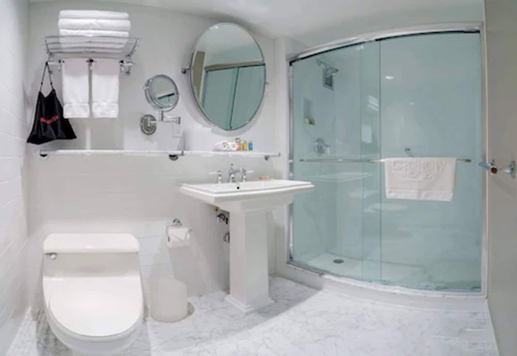 Bathroom 5, The Garden City Hotel, Nassau