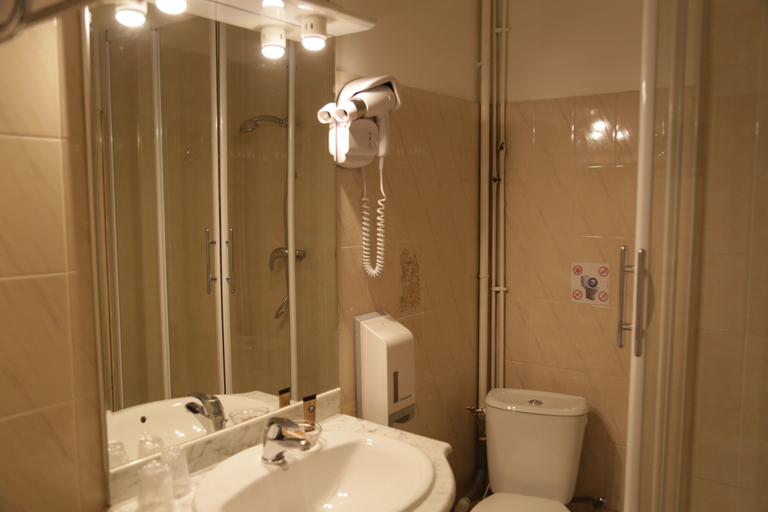 Bathroom 5, Hôtel de France, Hérault