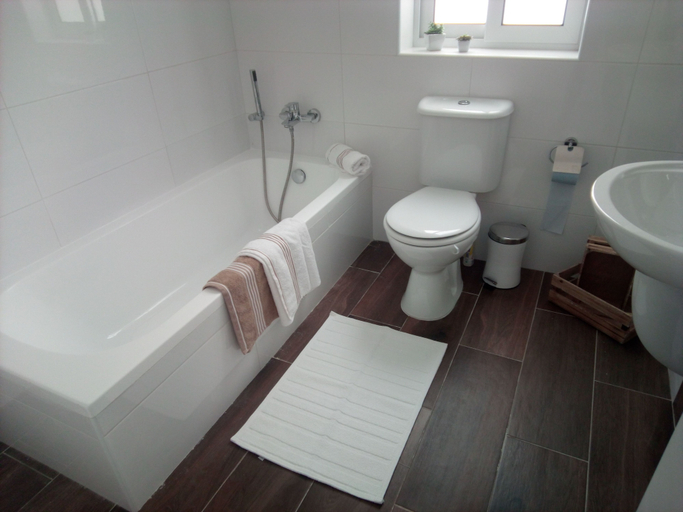 Bathroom, The Edge Apartment, Saint Paul's Bay
