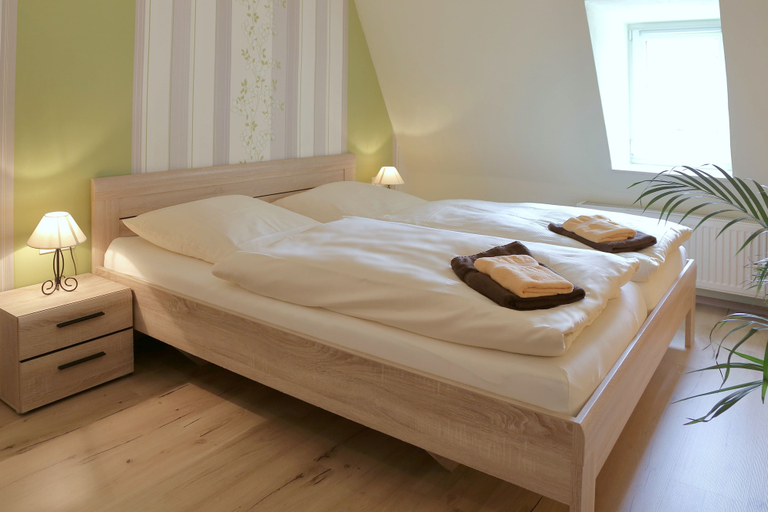 Bedroom 4, Pension Gasthof und Hotel Roter Hirsch, Mittelsachsen