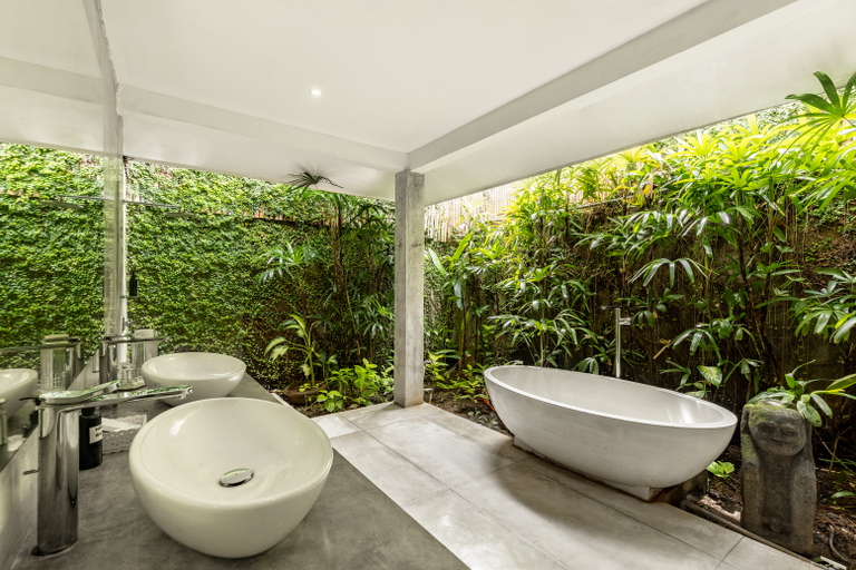 Bathroom 4, Esha Villa Drupadi Seminyak, Badung