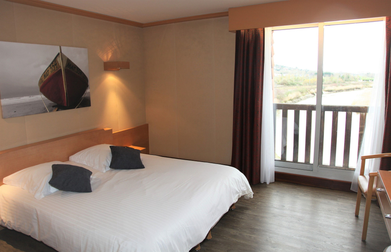 Bedroom 3, Amirauté Hôtel Deauville, Calvados