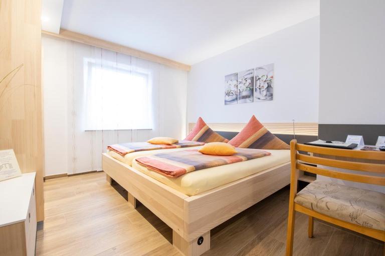 Bedroom 2, Hotel Garni Jägerhof, Sigmaringen