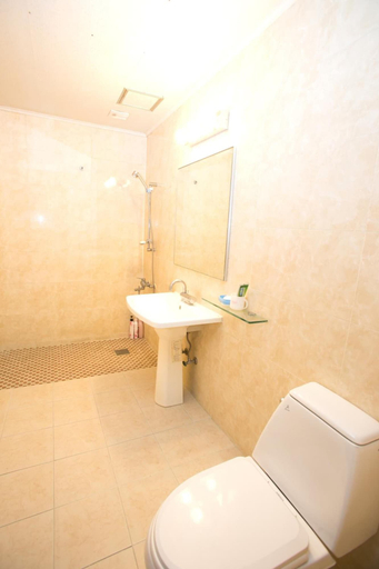 Bathroom 3, Charmant Hotel, Muan