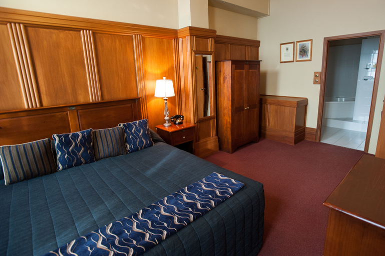 Bedroom 2, The County Hotel, Napier