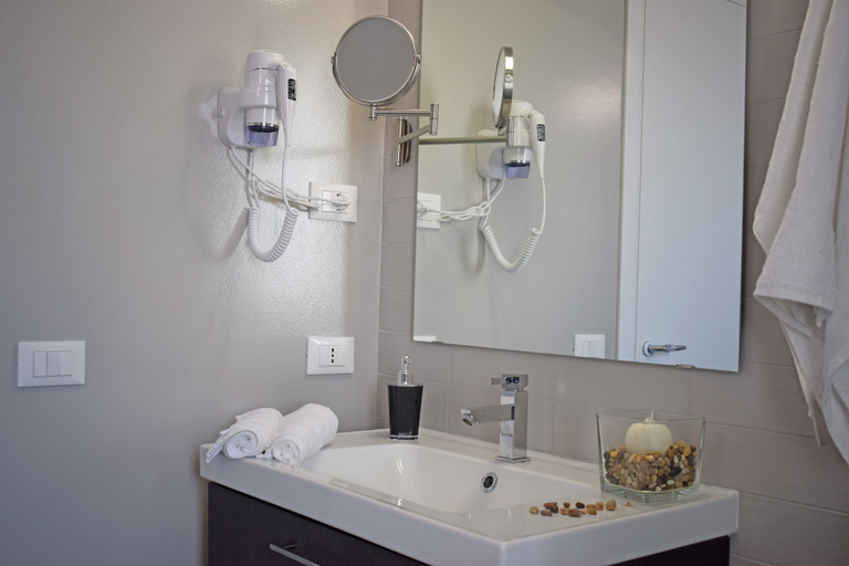 Bathroom 5, Travini Hotel Residence, Trapani