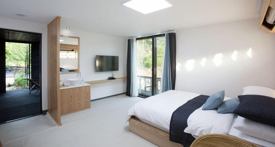 Bedroom 3, the bud pension, Namyangju