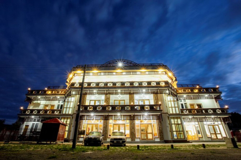 Exterior & Views