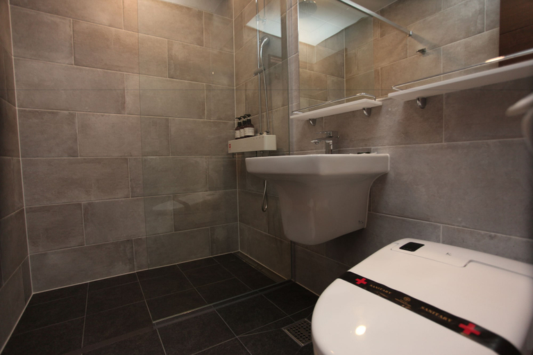 Bathroom 4, Hotel Wooyeon Flora, Boryeong