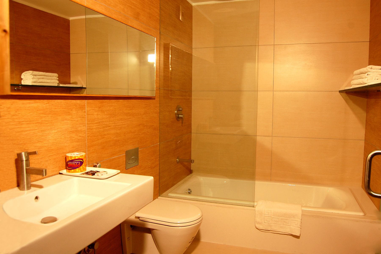 Bathroom 3, Banon Resorts, Kullu