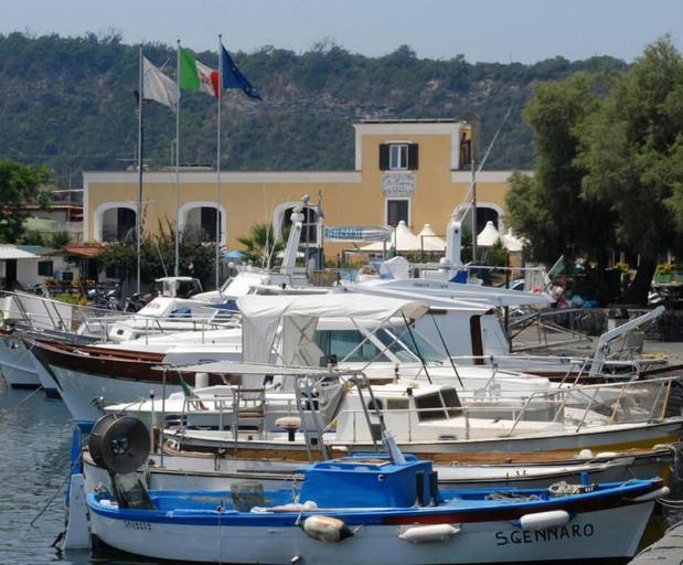 Others 4, La Tonnara, Napoli