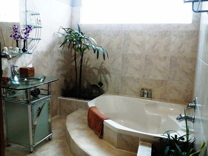 Bathroom 4, Baliku Dive Resort, Karangasem