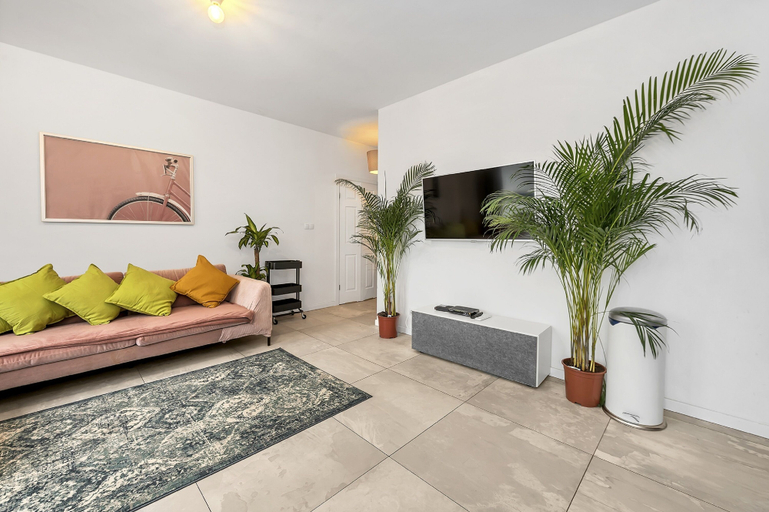 Others 4, Lumina 4-room apartment in Center, Warsaw