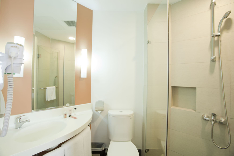 Bathroom 5, ibis Saigon South, District 7