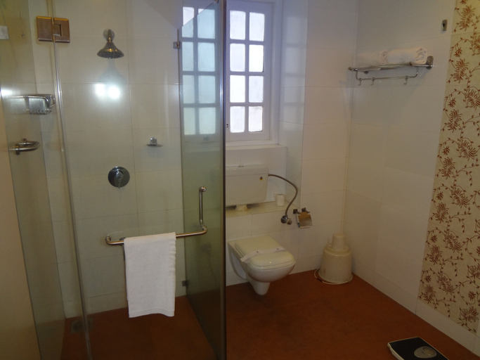 Bathroom 4, Grand Hotel, Mumbai City