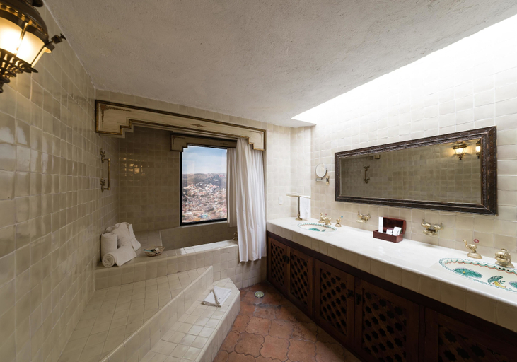 Bathroom 5, Misión Grand Casa Colorada, Guanajuato