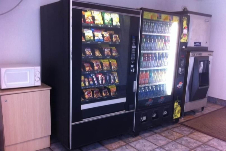 Food & Drinks 5, Hilltop Inn & Suites, San Bernardino