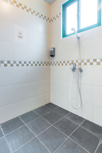 Bathroom 3, Ville Greensward, Taitung