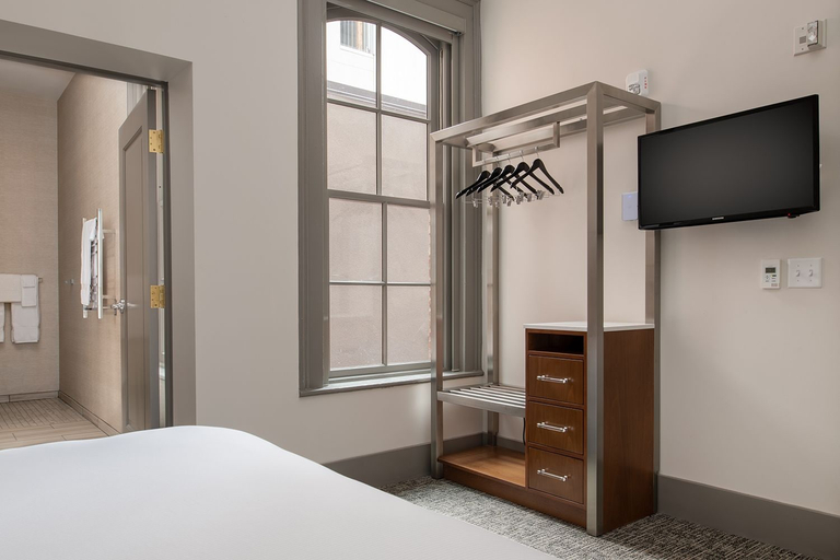 Bedroom 4, Harlow Hotel, Multnomah