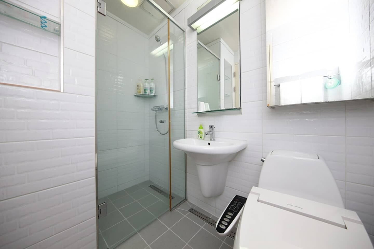 Bathroom 4, Prime Guest House, Jung