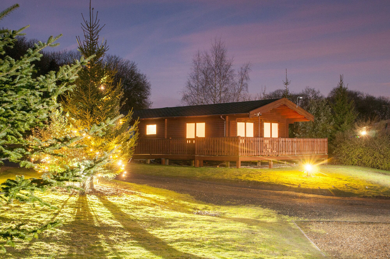 Exterior & Views 2, South Winchester Lodges, Hampshire