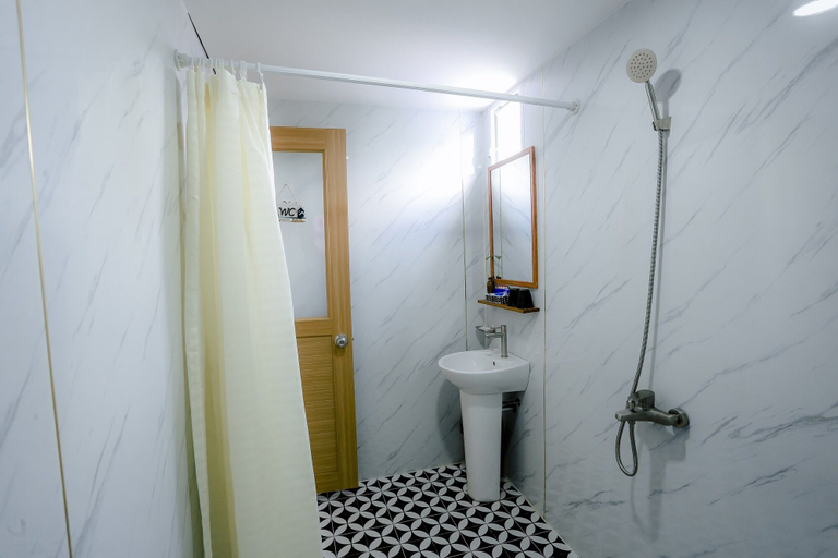 Bathroom 3, Tabi homestay, Huế