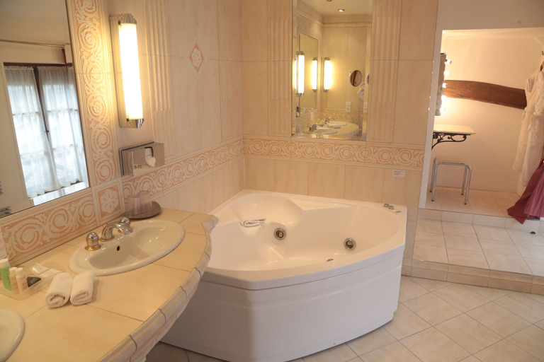 Bathroom 5, Hôtellerie du Bas-Bréau, Seine-et-Marne