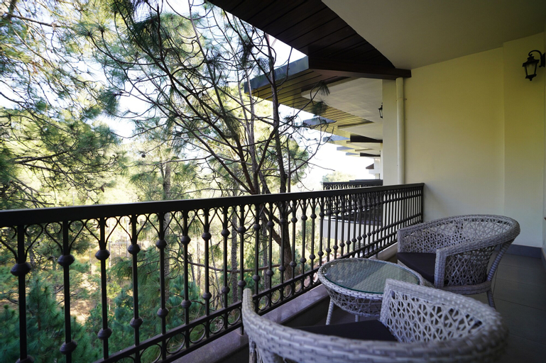 Exterior & Views 5