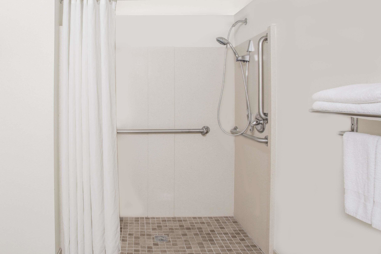 Bathroom 5, Super 8 by Wyndham Camp Springs/Andrews AFB DC Area, Prince George's