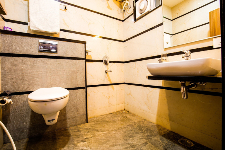 Bathroom 3, Hotel Rockland, Kota