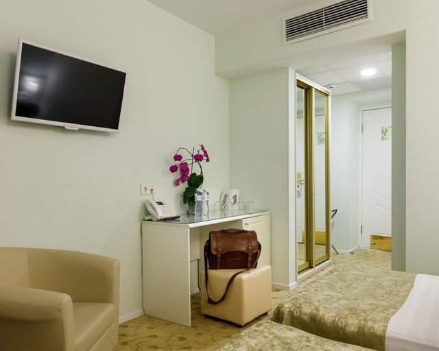 Bedroom 2, Beloe Derevo Hotel, Vsevolzhskiy rayon