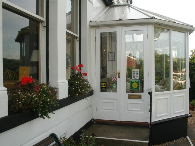 Exterior & Views 2, Glan Heulog Guest House, Conwy