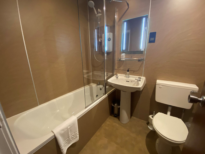 Bathroom 5, Smithton Hotel, Highland