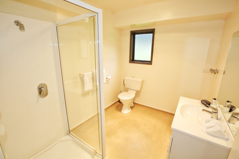 Bathroom 5, Franz Alpine Retreat, Westland