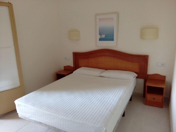 Bedroom 3, Apartamentos Delfin-Aromar-4, Girona