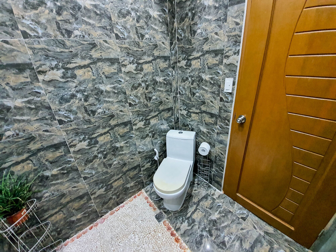 Bathroom 4, Kaiyana Boracay Beach Resort, Malay