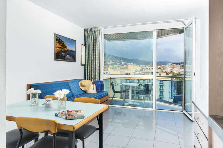 Others 5, Apartaments Blau, Girona