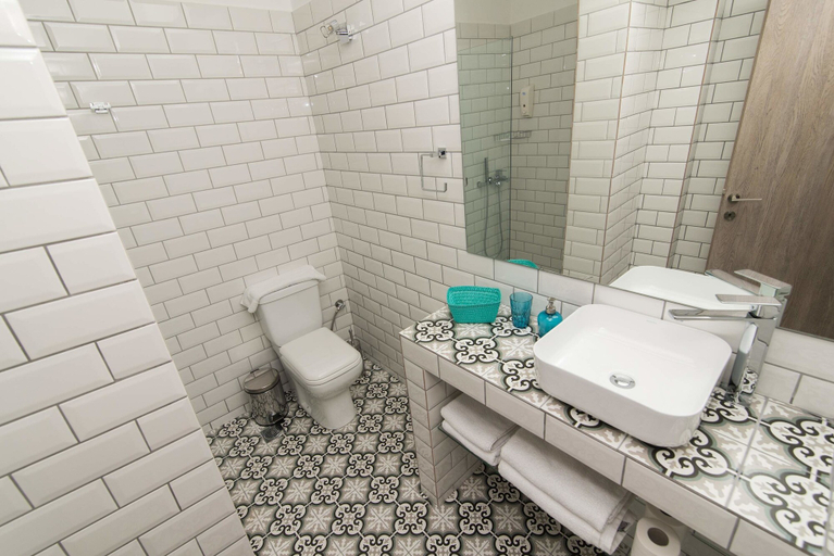 Bathroom 2, Olive House Apartments, East Macedonia and Thrace
