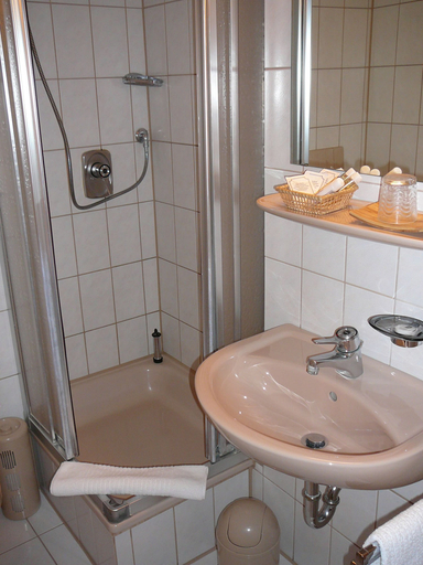 Bathroom 4, Hotel Garni Schmid, Neu-Ulm