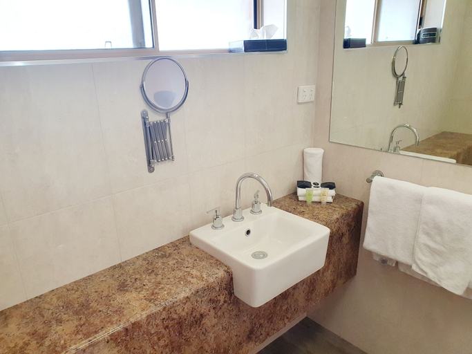 Bathroom 5, Addison Motor Inn, Shepparton