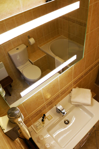 Bathroom 4, La Mère Poulard, Manche