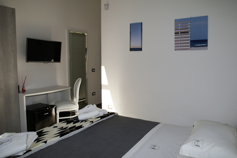 Bedroom 5, Hermes Rooms for tourists, Napoli