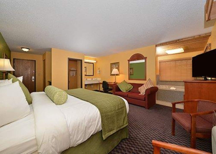 Bedroom 4, Quality Inn & Suites Grinnell near University, Poweshiek