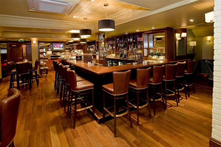 Food & Drinks 5, Lawlors Hotel